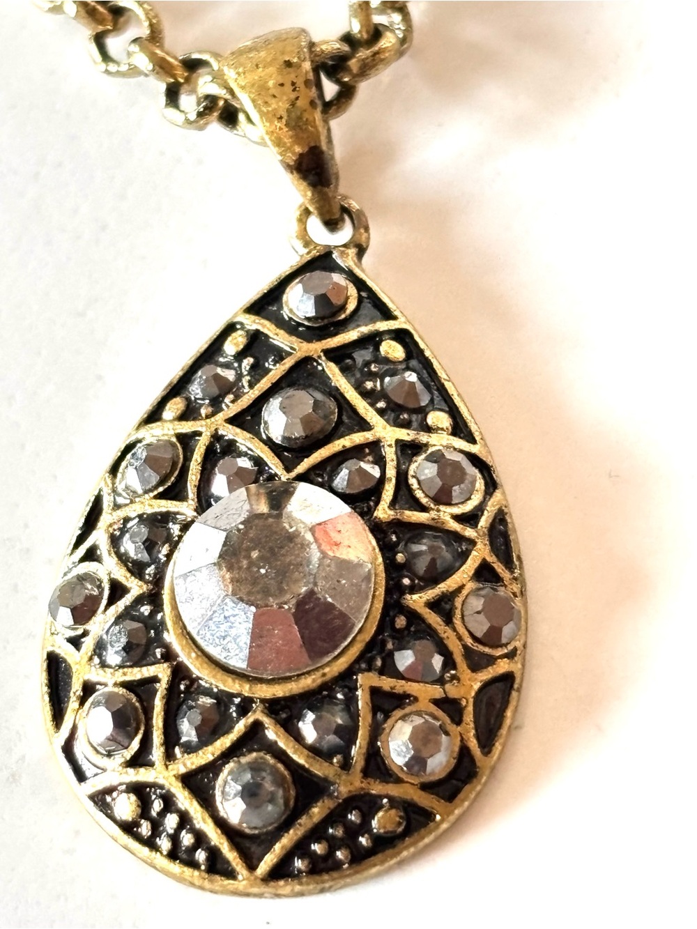 Vintage Avon Infinite Stars GV9 Tear Drop Rhinestones necklace
